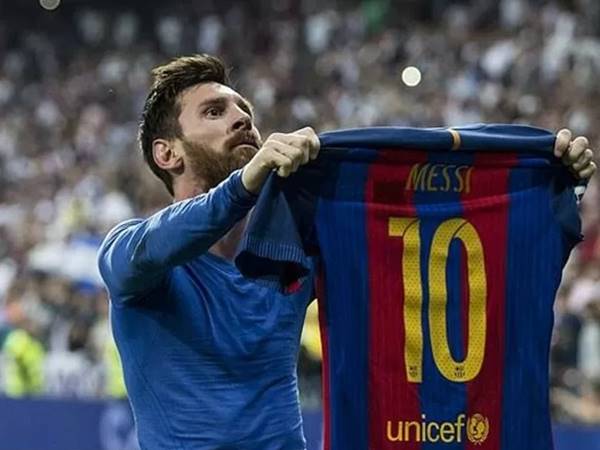 Messi mặc áo số mấy khi trở thành huyền thoại Barcelona?