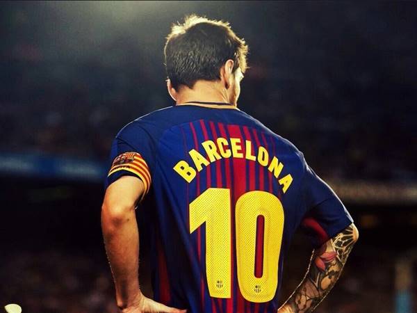Messi mặc áo số mấy từ khi gia nhập làng bóng đá đến nay?