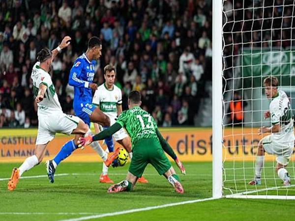 Tin Real Madrid: Bellingham tỏa sáng giúp Real thoát thua Elche