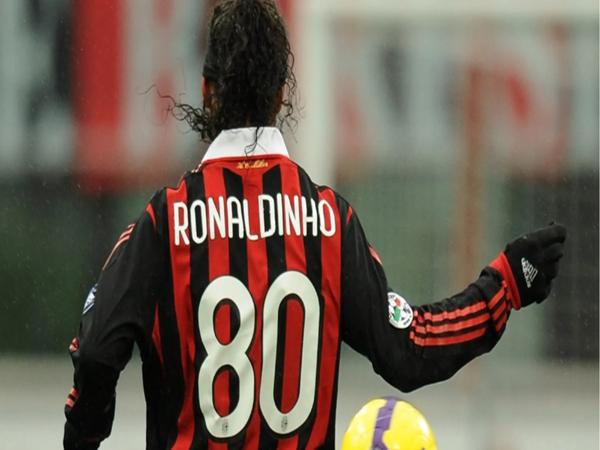 Hành trình thay đổi số áo Ronaldinho qua từng CLB