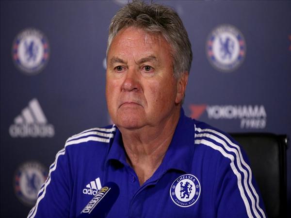 HLV Chelsea Guus Hiddink